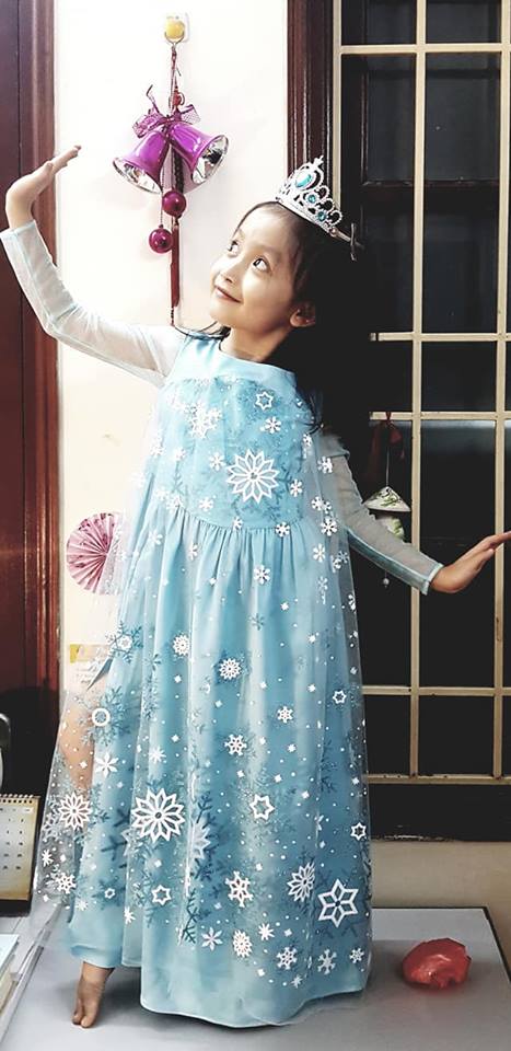 Đầm hóa trang thành công chúa Elsa cho bé gái 2 8 tuổi